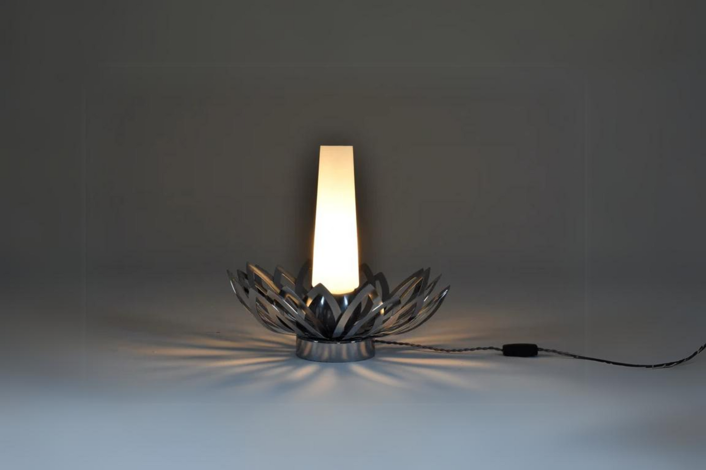 Lampe Fleur en Inox Années 70 par Jacqueline Trocmé