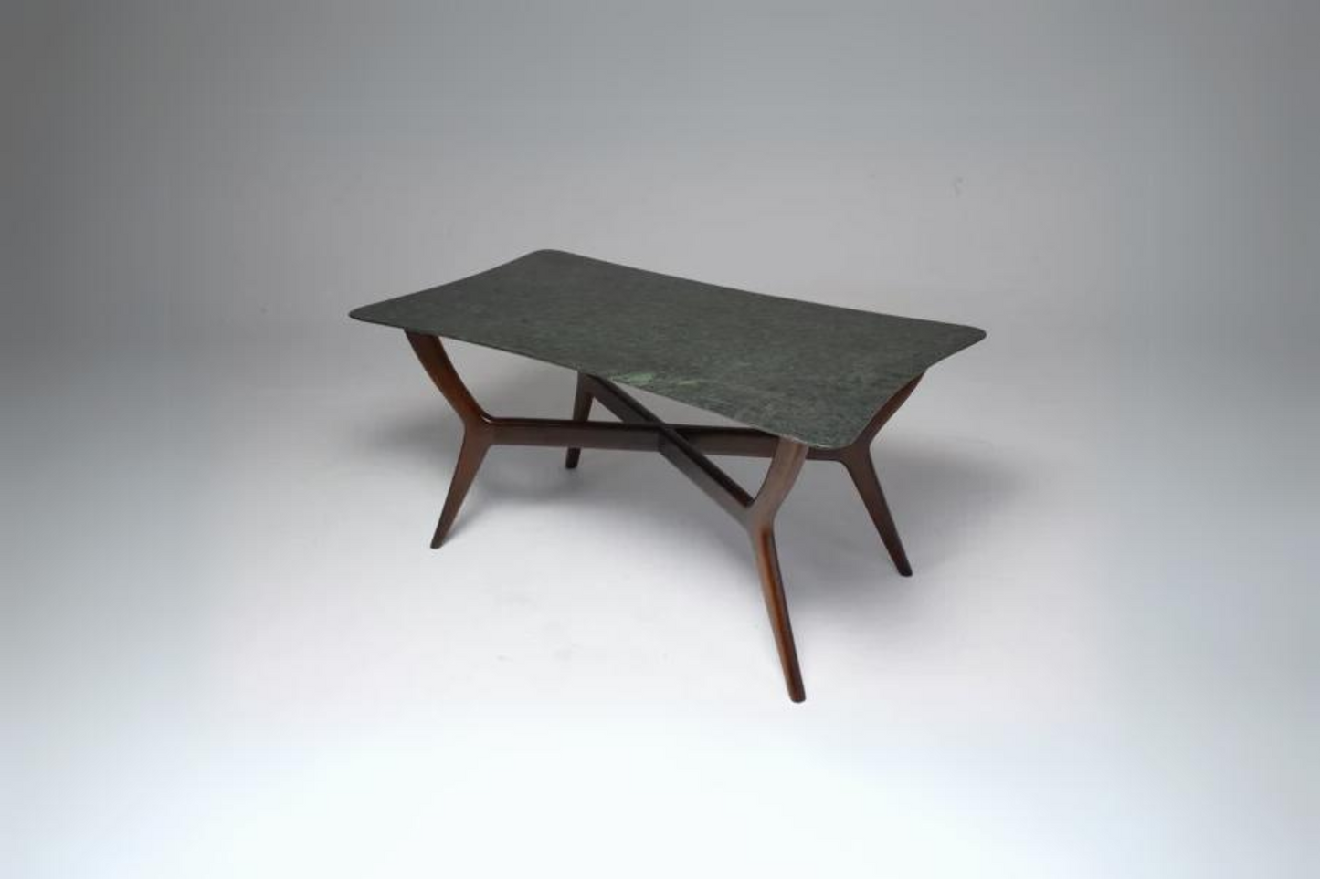 Table basse italienne du milieu du siècle en marbre du Guatemala, style Gio Ponti