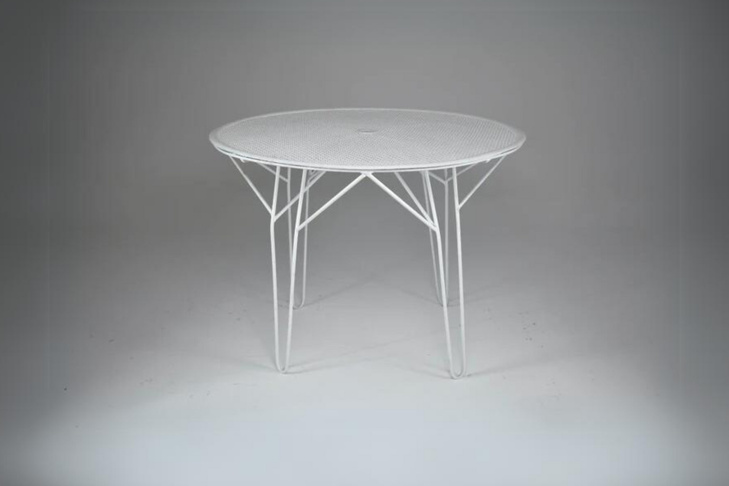 Table de jardin Mathieu Mategot des années 1950