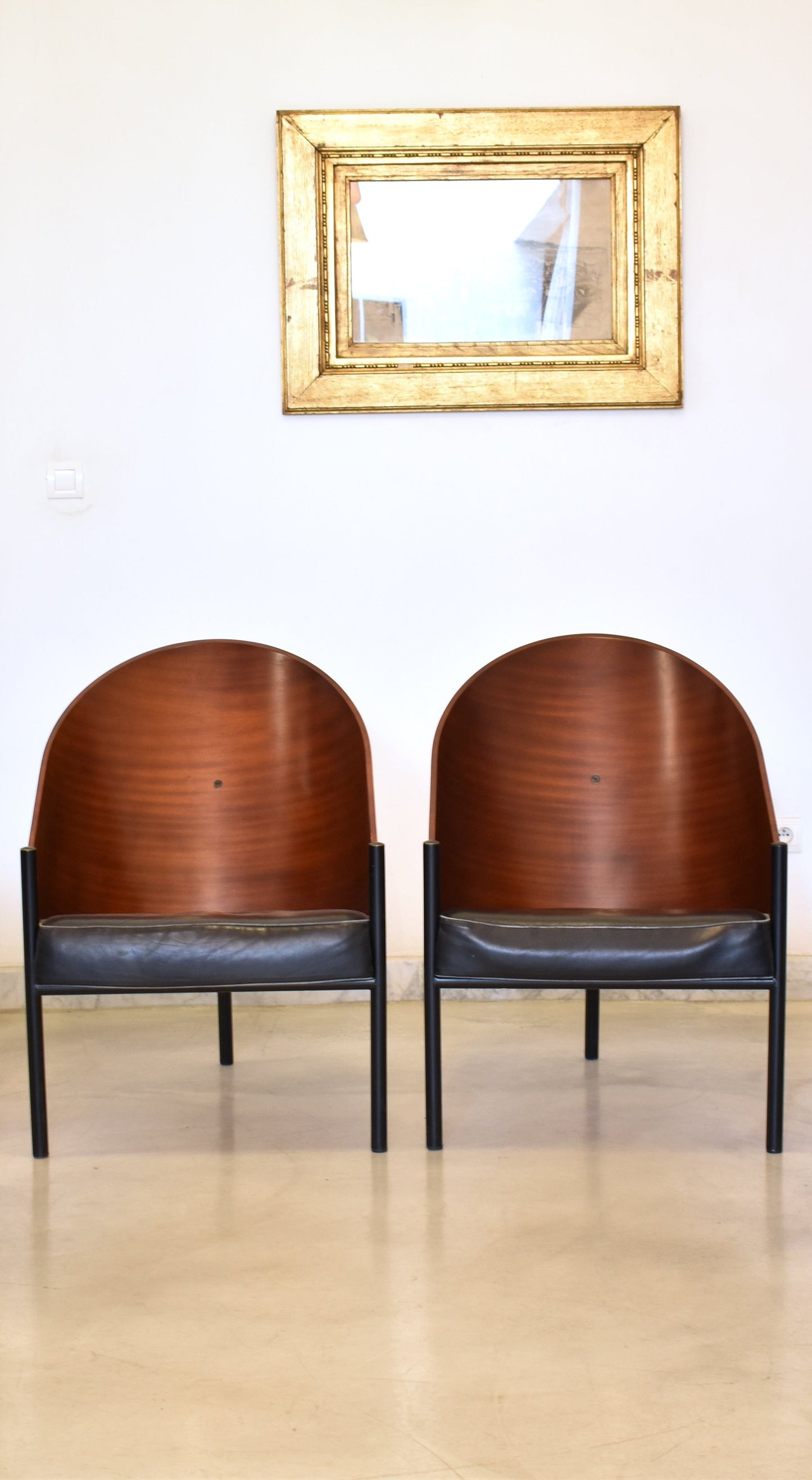 Suite italienne de deux fauteuils Philippe Starck, 1ère édition, Pratfall pour Driade, 1984