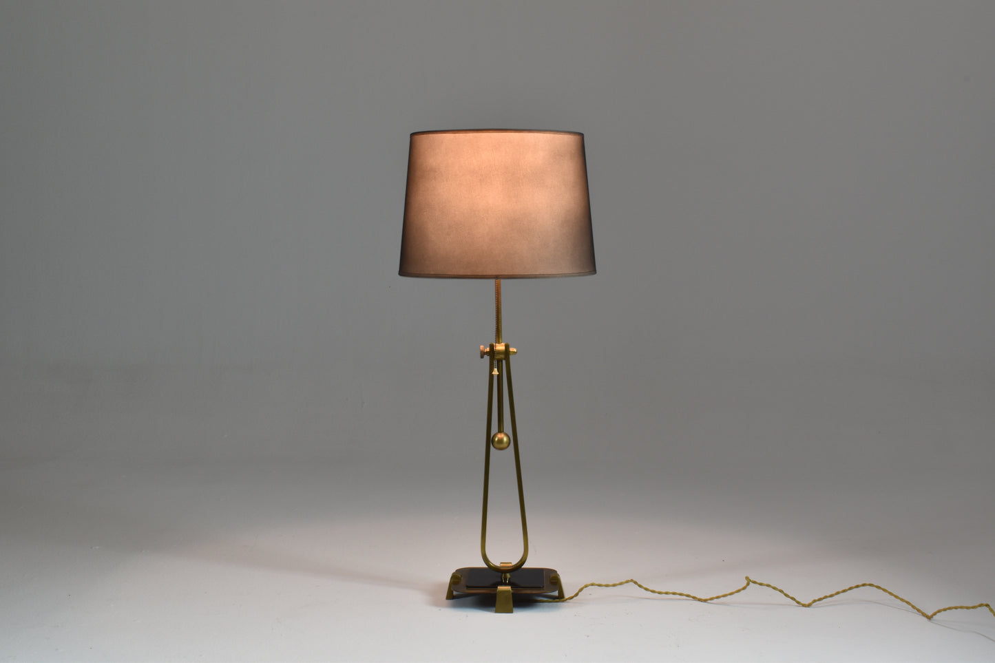 Lampe de table en laiton et métal, années 1950