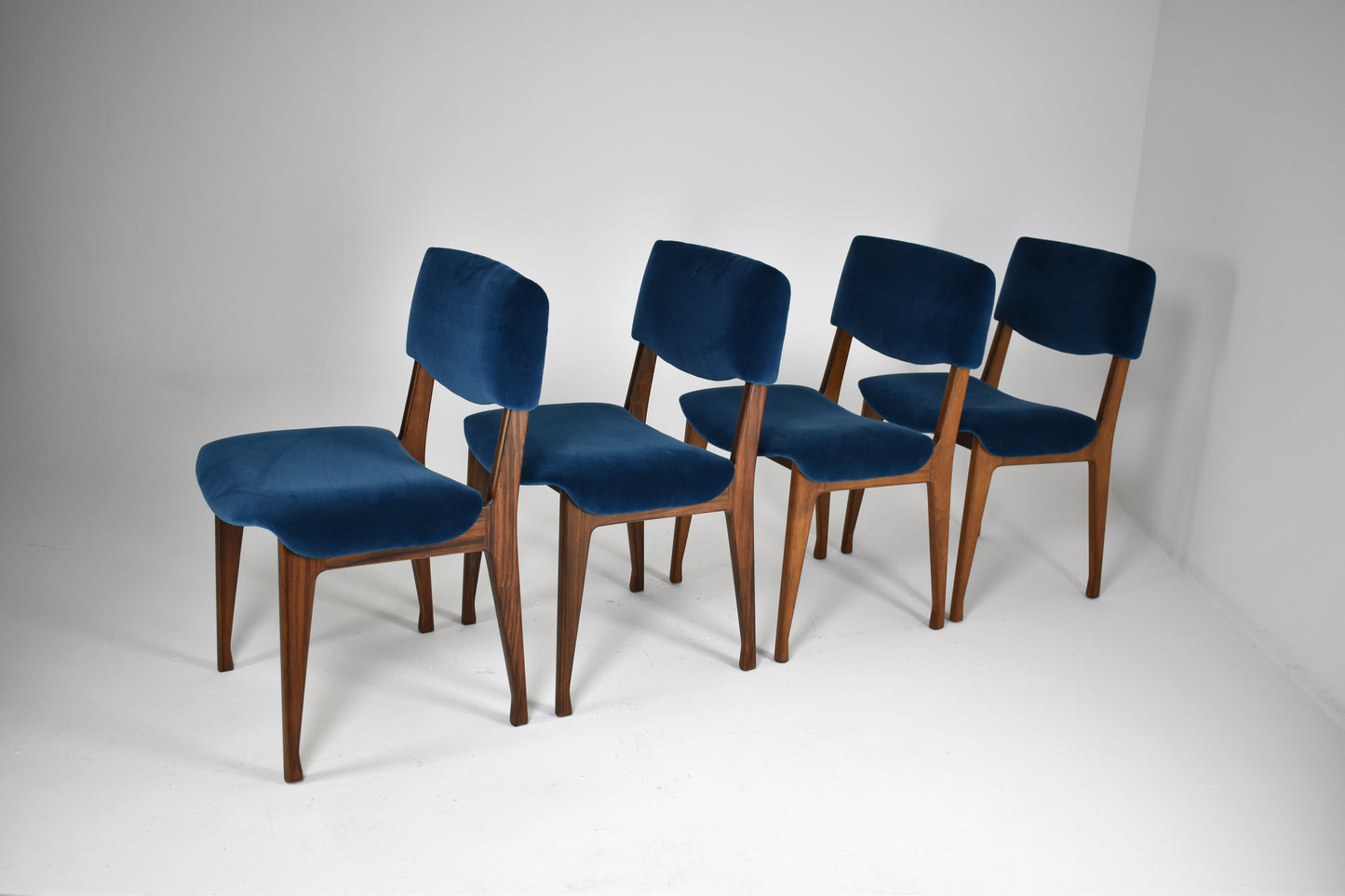 Lot de quatre chaises de salle à manger en bois italien Ico Parisi, années 1950-60