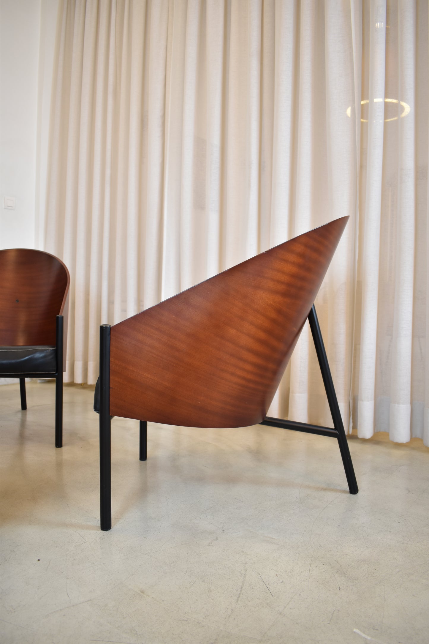 Suite italienne de deux fauteuils Philippe Starck, 1ère édition, Pratfall pour Driade, 1984