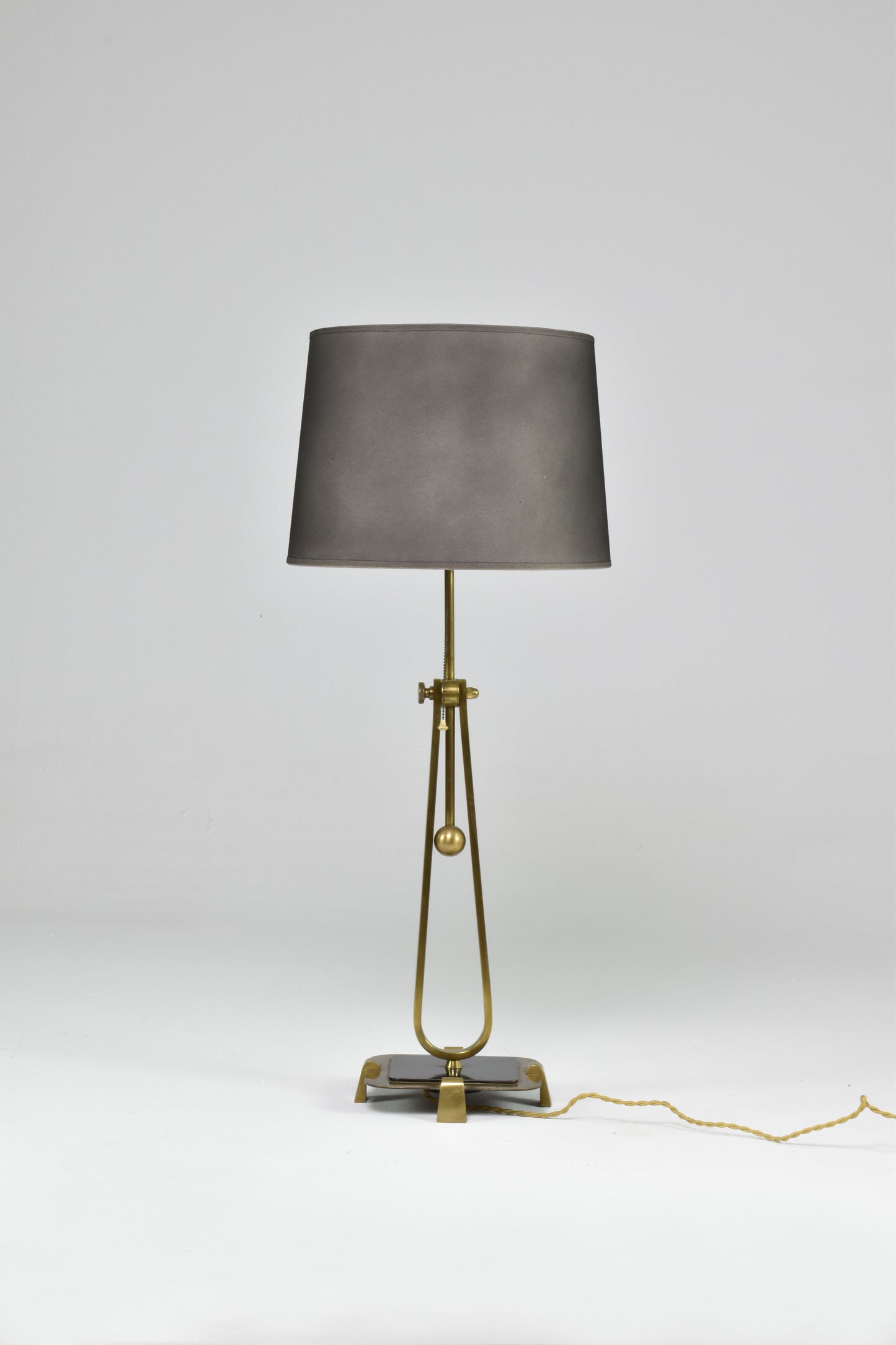 Lampe de table en laiton et métal, années 1950