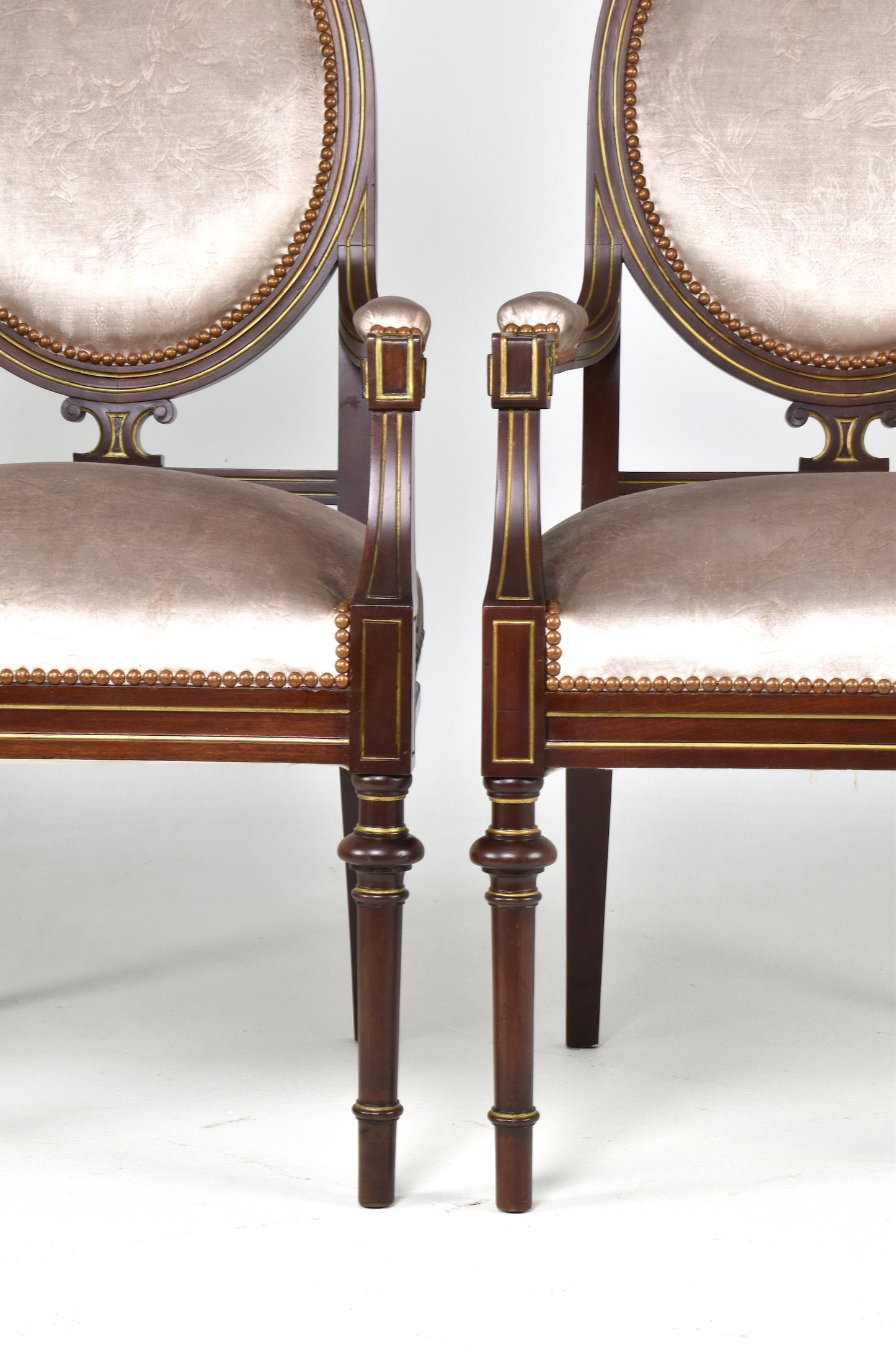 Paire de fauteuils Louis XVI français des années 1960