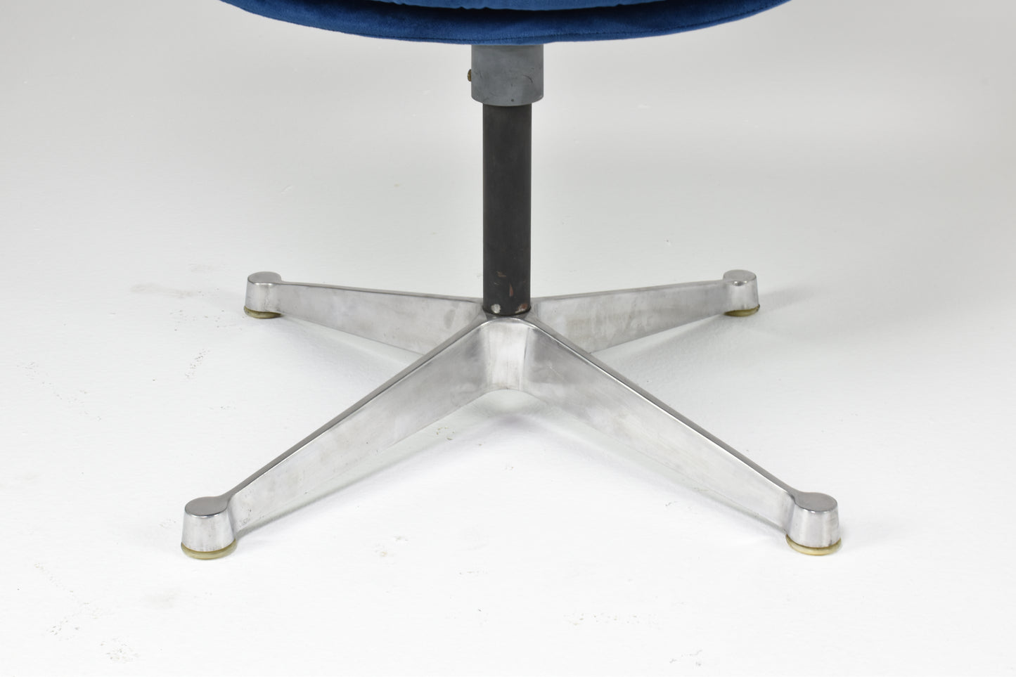 Fauteuil en velours et aluminium par George Nelson, États-Unis, années 1964