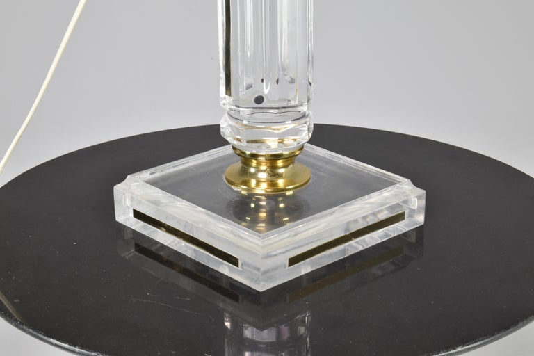 Lampe de table en plexiglas française des années 1970