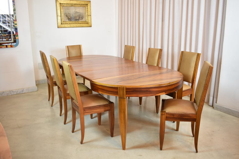 Lot de 8 chaises de salle à manger en noyer et cuir par André Sornay, France années 1930