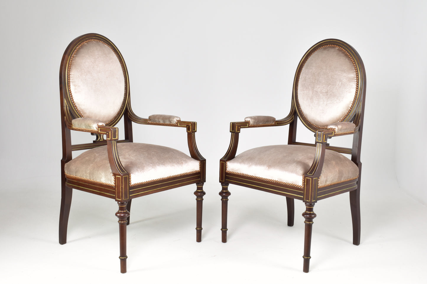 Paire de fauteuils Louis XVI français des années 1960