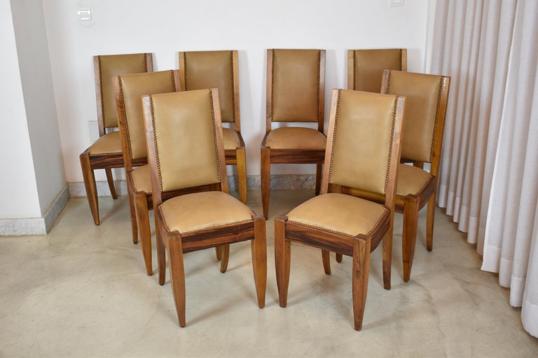 Lot de 8 chaises de salle à manger en noyer et cuir par André Sornay, France années 1930