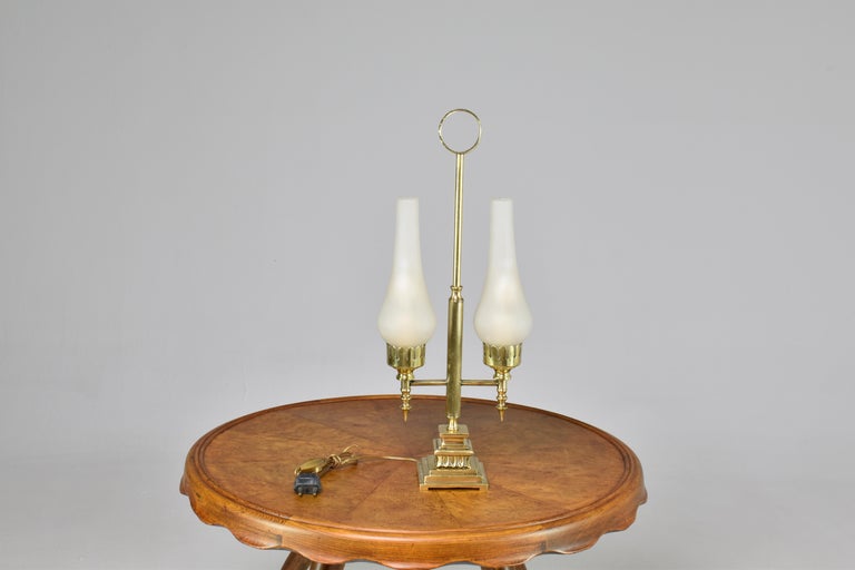 Lampe de table italienne double en laiton avec poignée des années 1940