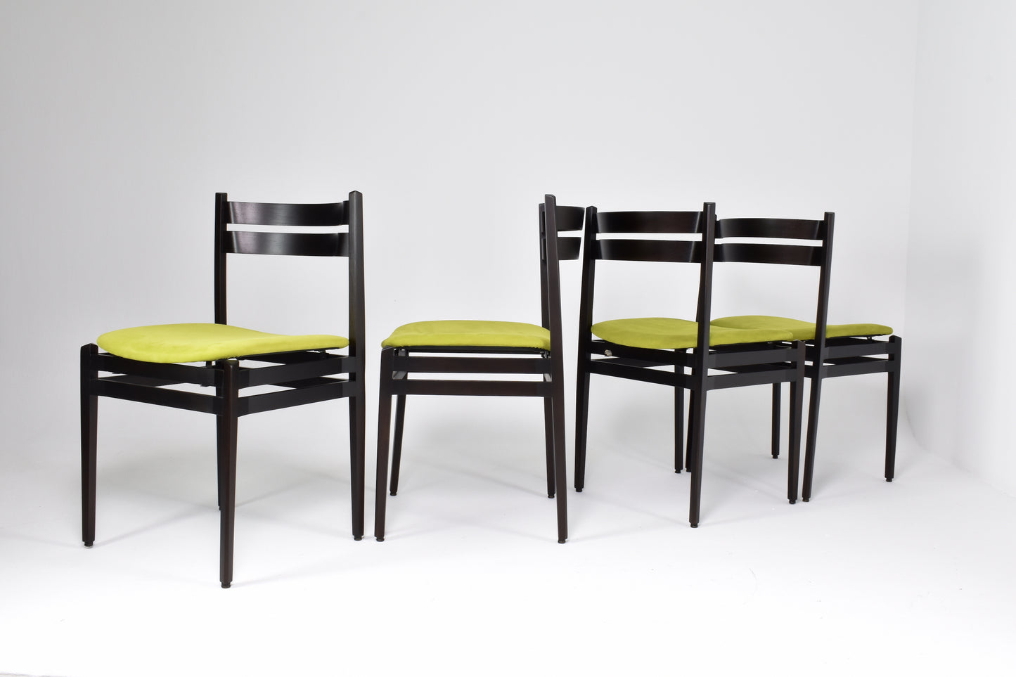 Lot de 8 chaises de salle à manger italiennes 107 des années 1960 par Gianfranco Frattini pour Cassina