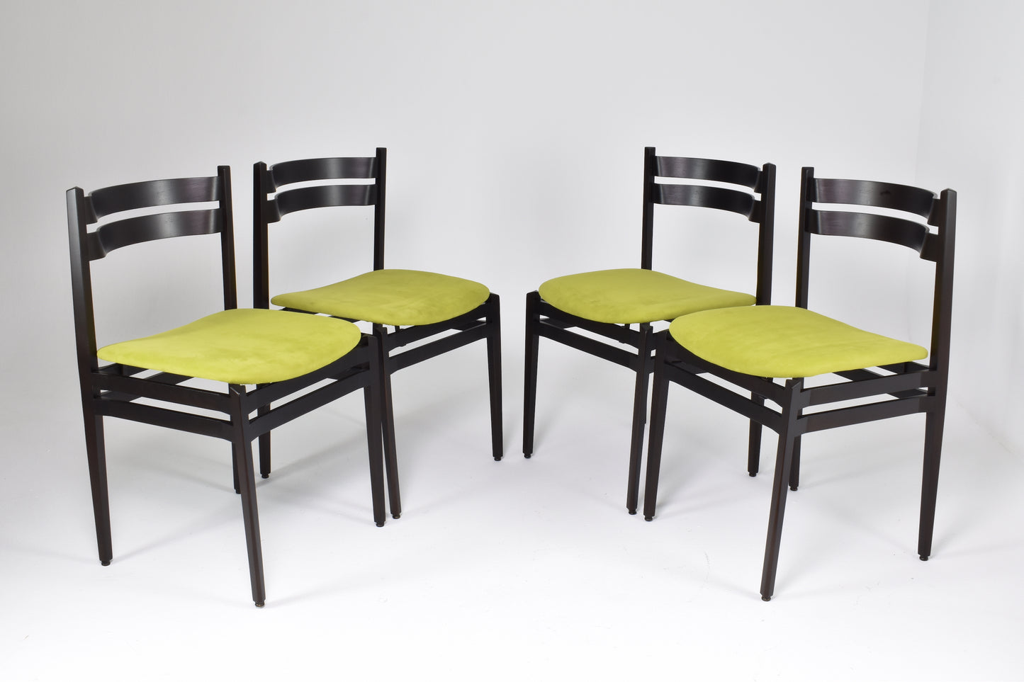 Lot de 8 chaises de salle à manger italiennes 107 des années 1960 par Gianfranco Frattini pour Cassina