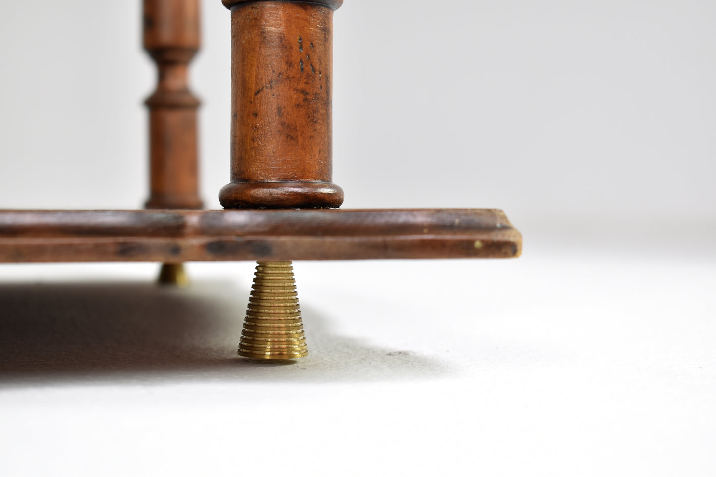 Table à thé japonaise antique en bois sculpté