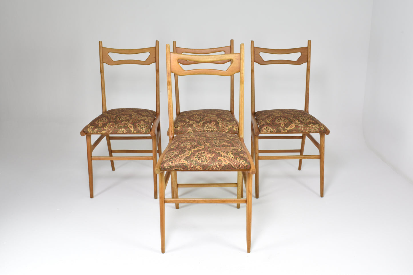 Lot de quatre chaises de salle à manger italiennes vintage en bois, années 1950