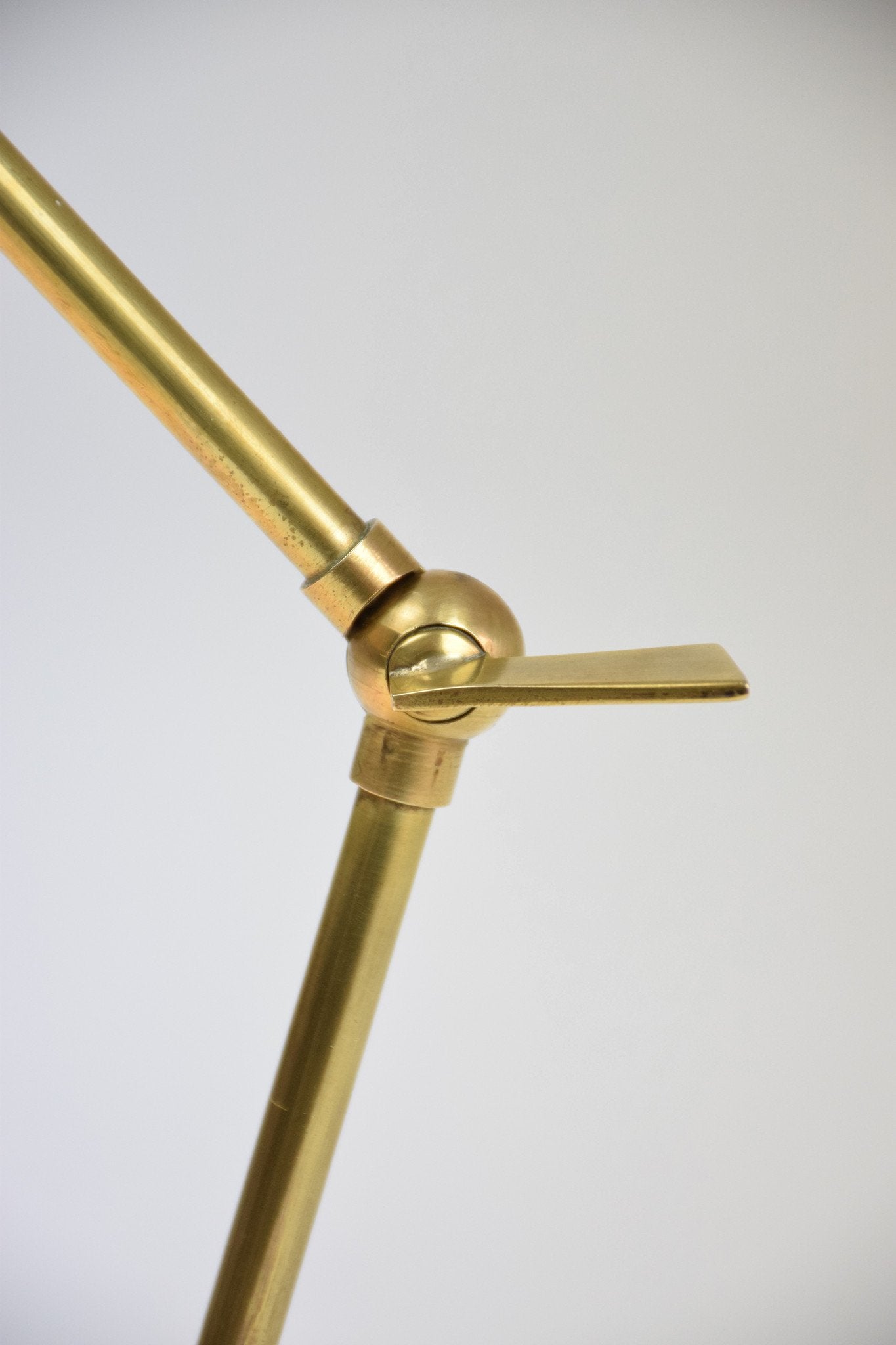 Articulating Brass and Enameled Aluminium Desk Lamp, 1960's - Spirit Gallery 